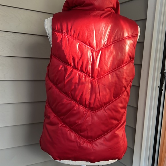 Old Navy puffer vest size M - Picture 2 of 5